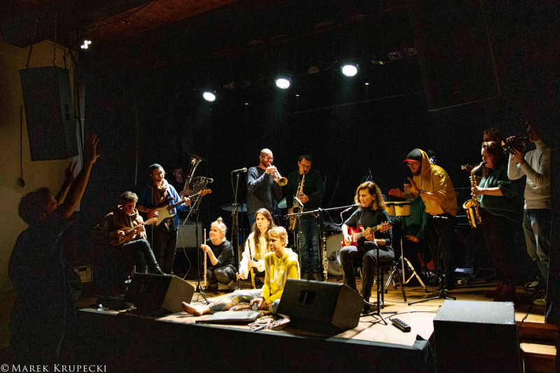 Opening of the festival: Toruń Improvised Orchestra "POMIĘDZY" 